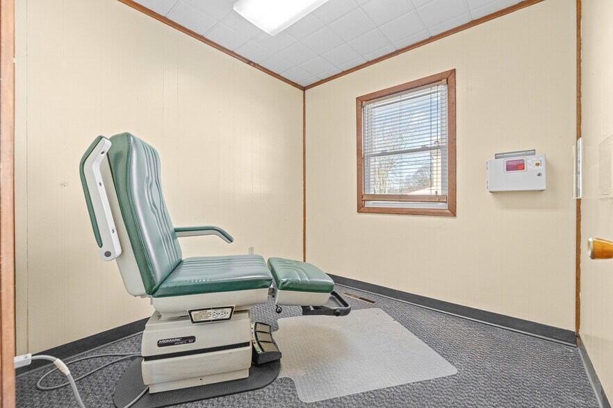 More Photos Of 293 N Ellsworth Ave, Salem Medical For Sale