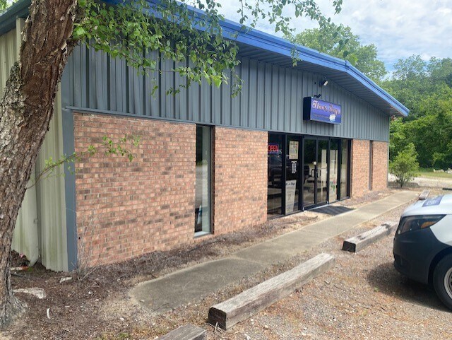 More Photos Of 1573 S Lake Dr, Lexington Showroom For Sale