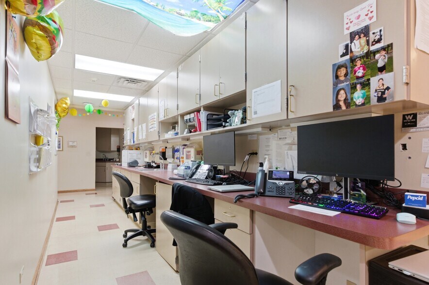 More Photos Of 1640 Willow Circle Dr, Crest Hill Medical For Sale