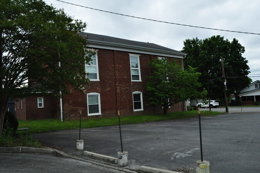 More Photos Of 414 Wharf St, Loudon Office For Sale