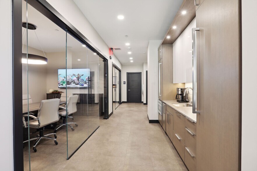 More Photos Of 275 Lake St, Wayzata Office Residential For Lease