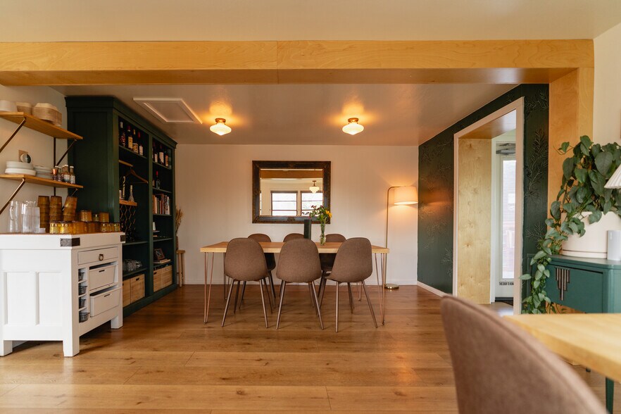 More Photos Of 927 S Cobb St, Palmer Restaurant For Sale