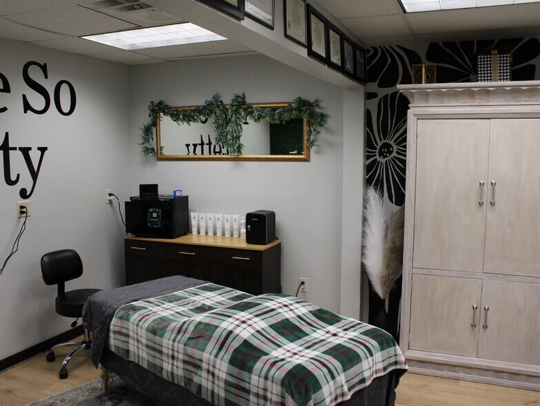 More Photos Of 525 E Division St, Fond Du Lac Medical For Sale