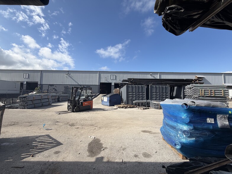 More Photos Of 11475-11487 Rocket Blvd, Orlando Warehouse For Sale