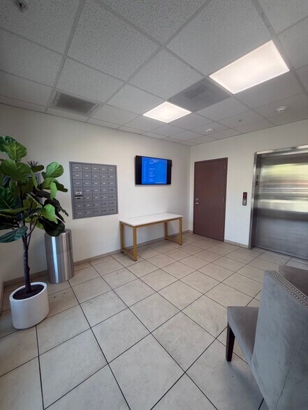 More Photos Of 7626-7634 Vineland Ave, Sun Valley Storefront Retail Office For Lease