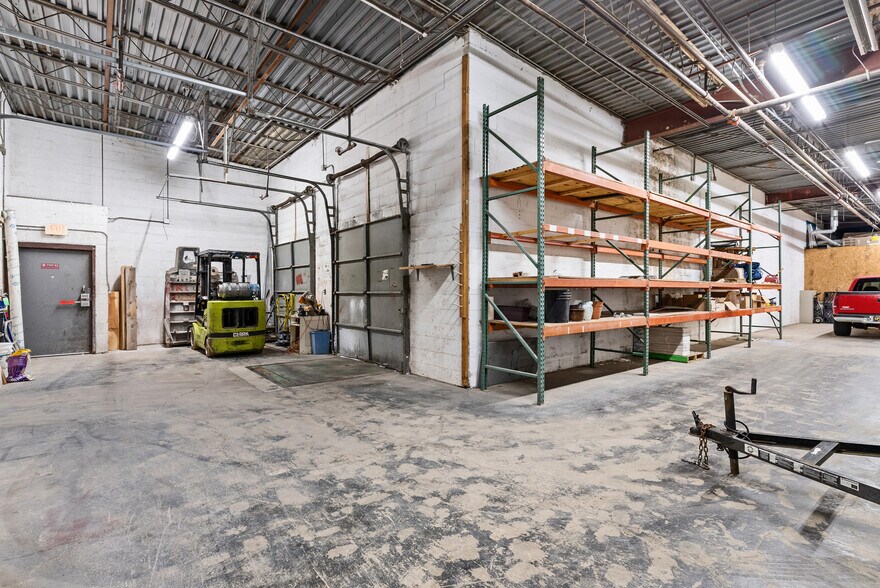 More Photos Of 5054 Miller Rd, Flint Freestanding For Sale