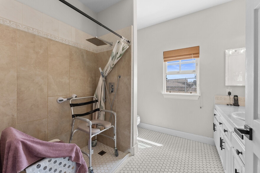 More Photos Of 12908 South Ln, Redlands Healthcare For Sale