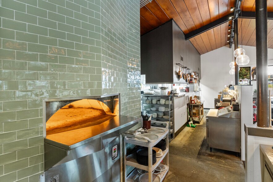 More Photos Of 17106 Pacific Ave, Spanaway Restaurant For Sale