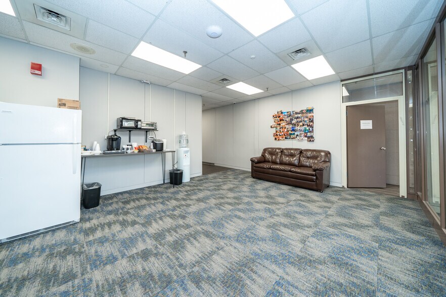 More Photos Of 663 E Crescent Ave, Ramsey Office For Lease