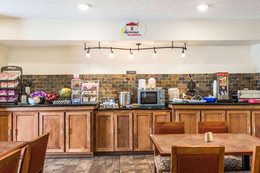 More Photos Of 2912 Mabry Dr, Clovis Hotel For Sale