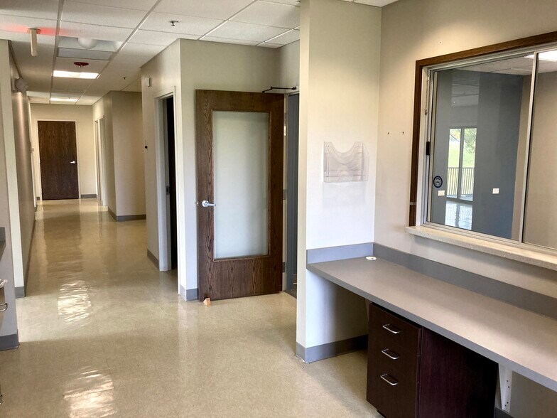 More Photos Of 1535 Lake Cook Rd, Northbrook Unknown For Lease