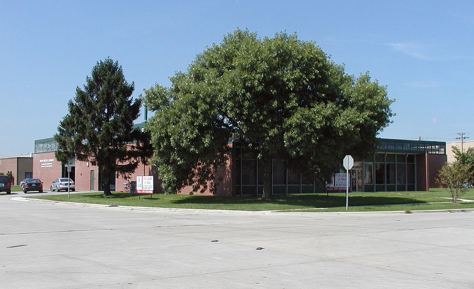 More Photos Of 1400 Nicholas Blvd, Elk Grove Village Warehouse For Lease