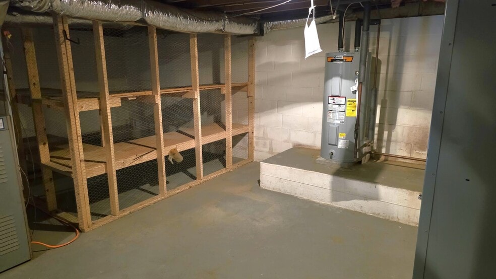 More Photos Of 1020 Echo Lake Rd, Watertown Office Residential For Lease