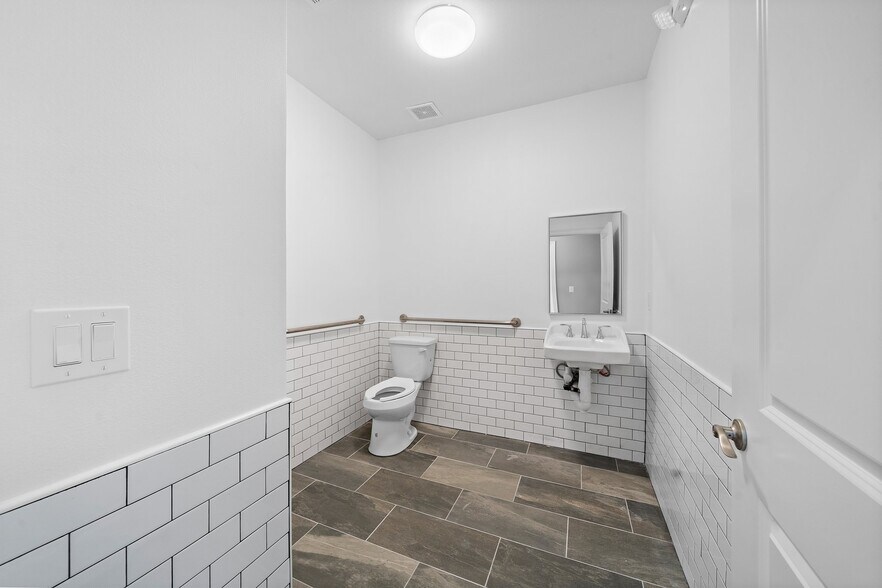 More Photos Of 2743 Smith Ranch Rd, Pearland Unknown For Lease