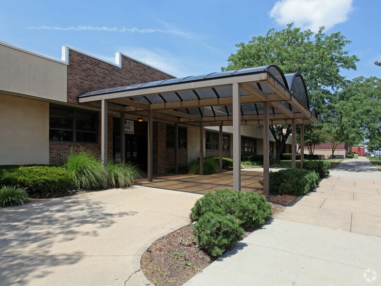 More Photos Of 3122 Gillham Plz, Kansas City Warehouse For Lease