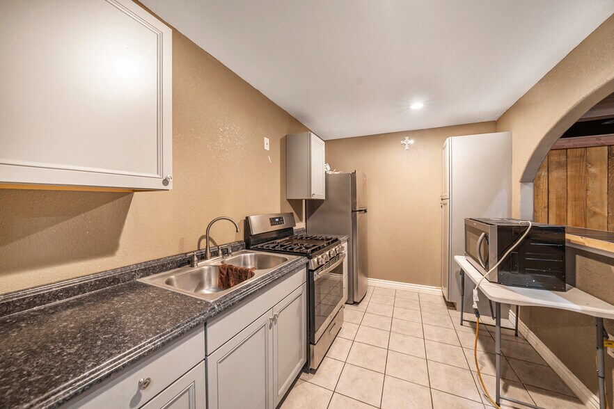 More Photos Of 103 Main St, La Salle Industrial For Sale