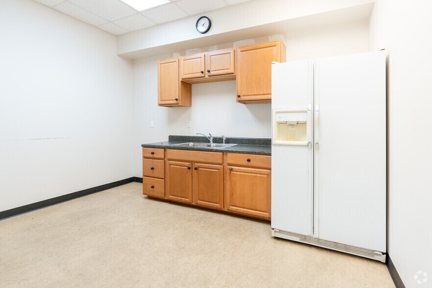 More Photos Of 2800 Rowland Rd, Raleigh Light Distribution For Lease
