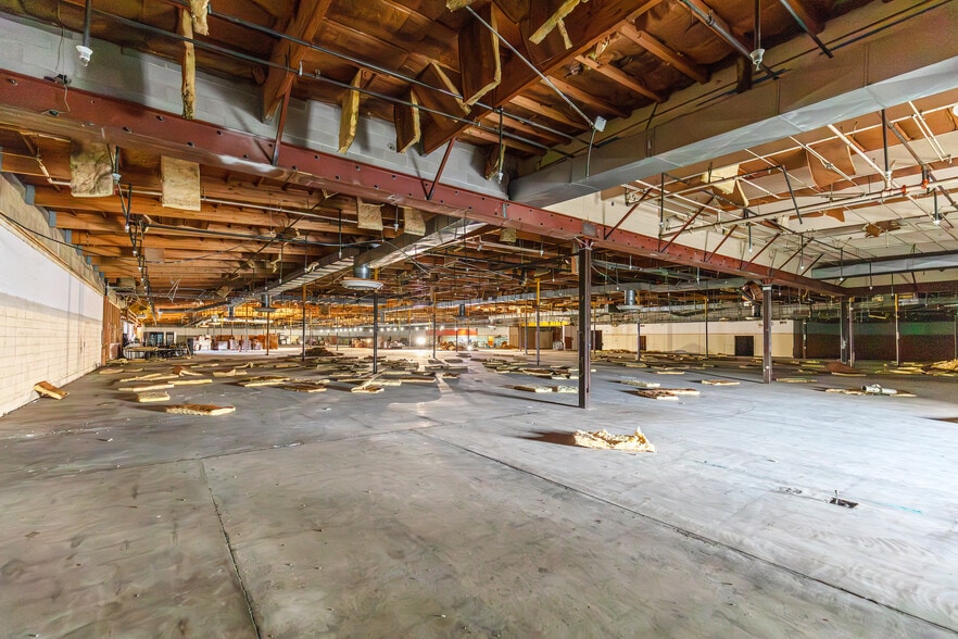 More Photos Of 850 Gray Ave, Yuba City Department Store For Sale