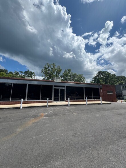 More Photos Of 1783 NE Cheshire Bridge Rd, Atlanta Freestanding For Sale