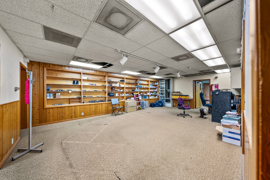 More Photos Of 655 W Umpqua St, Roseburg Radio TVTransmission Facilities For Sale