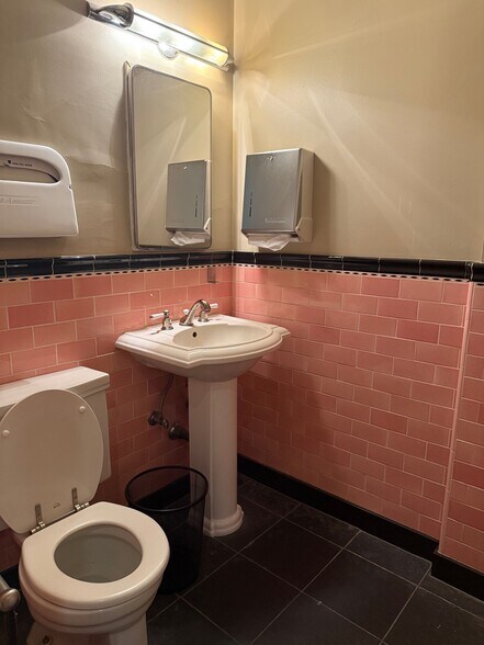 More Photos Of 1015 Hope St, South Pasadena Warehouse For Lease