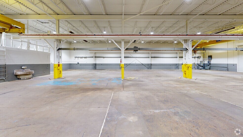 More Photos Of 16129 Common Rd, Roseville Warehouse For Lease