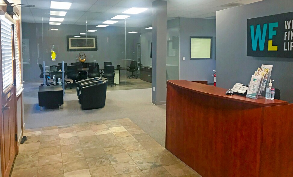 More Photos Of 1610 W Burbank Blvd, Burbank Storefront Retail Office For Lease