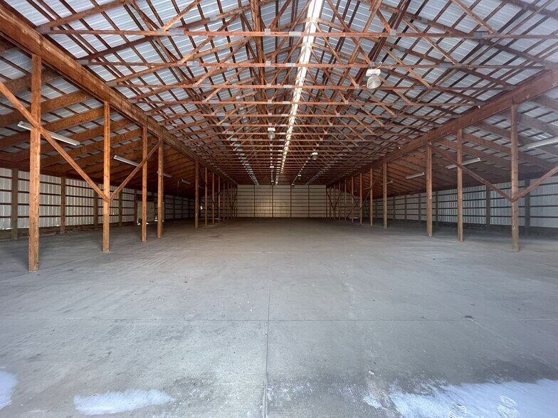 More Photos Of 211 S Elm St, Owosso Flex For Sale