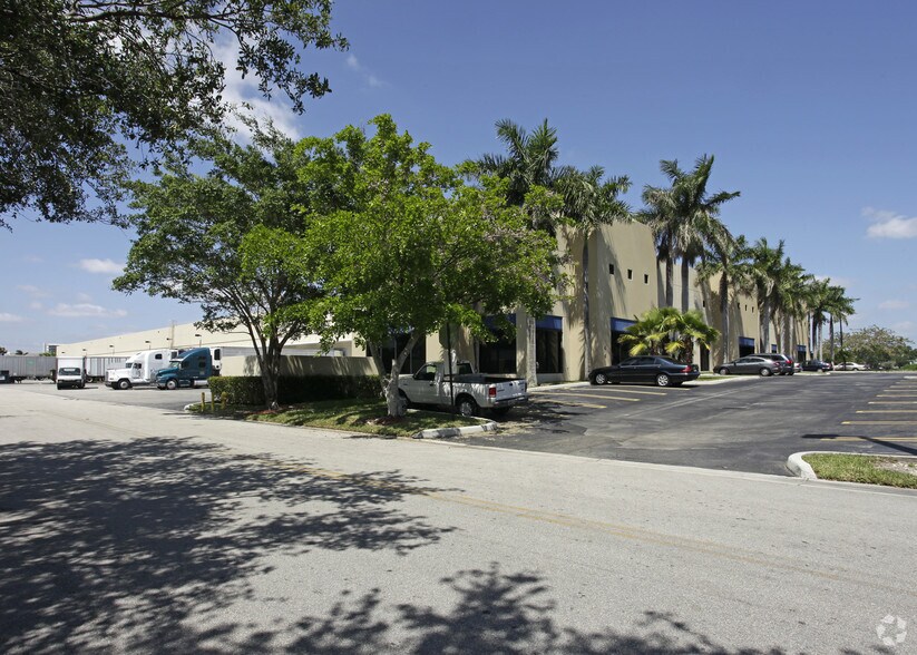 More Photos Of 8305 NW 27th St, Doral Distribution For Lease