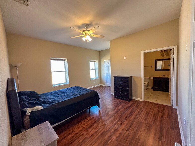 More Photos Of 193 Welco Ln, Jourdanton Warehouse For Sale