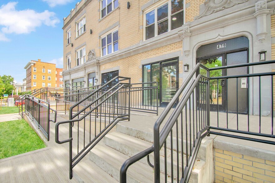 More Photos Of 479 Farmington Ave, Hartford Storefront Retail Residential For Lease