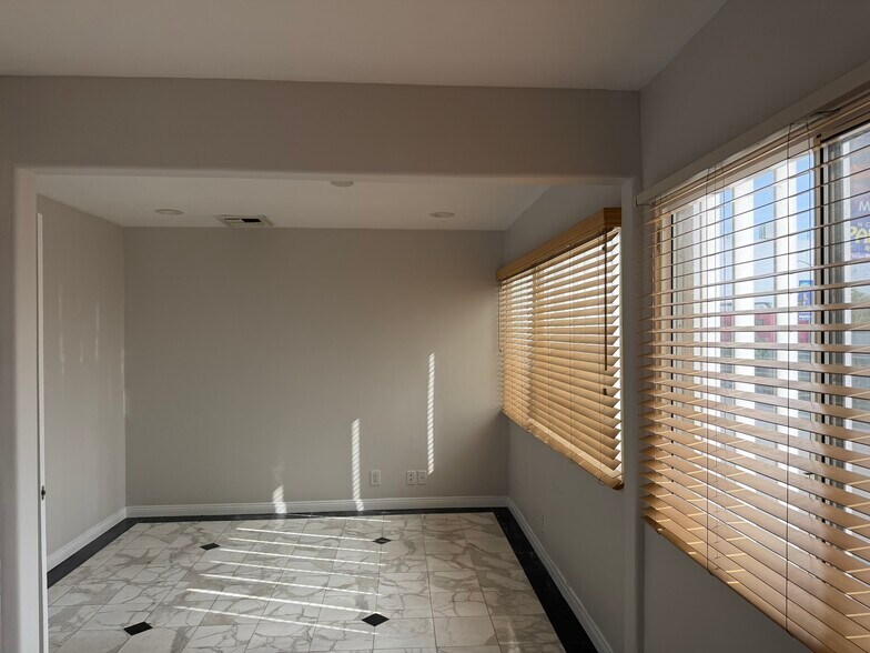 More Photos Of 1145-1147 S Robertson Blvd, Los Angeles Office For Lease