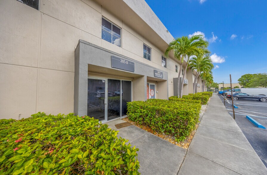 More Photos Of 13405 SW 128th St, Miami Light Manufacturing For Sale
