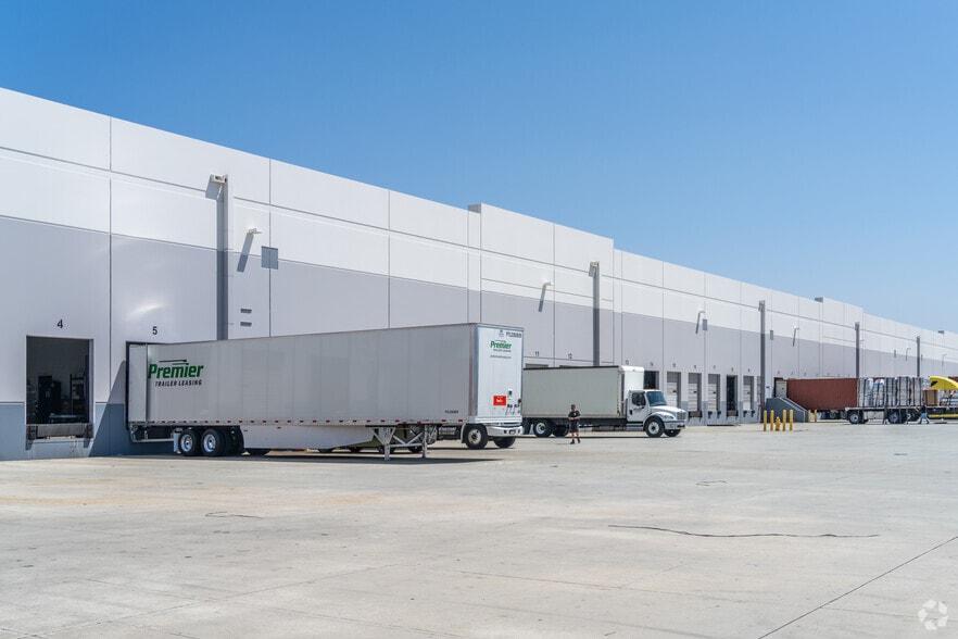 More Photos Of 2358 Cottonwood Ave, Riverside Warehouse For Lease