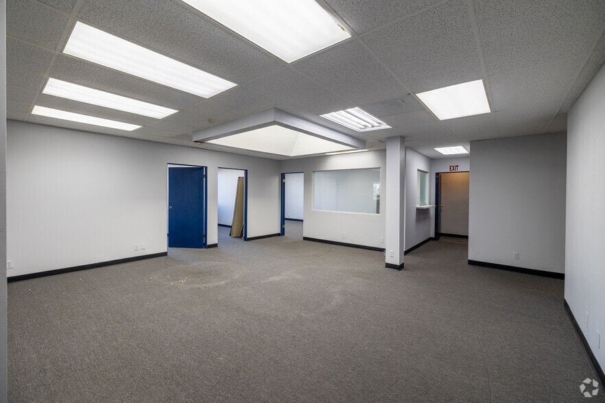 More Photos Of 314 N Wilmington Blvd & 915 W C St, Wilmington Showroom For Lease