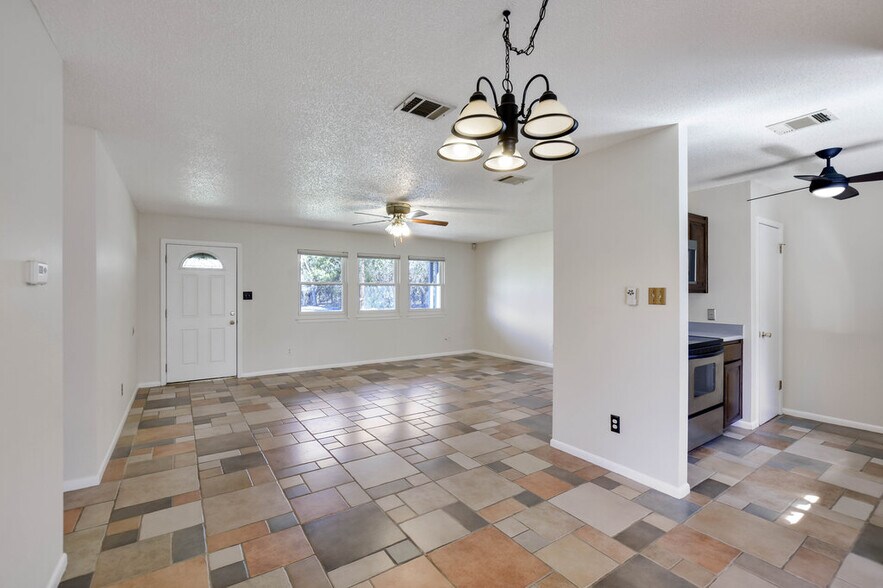 More Photos Of 16001 Awalt Dr, Austin Office For Sale