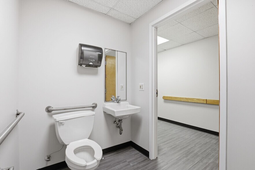 More Photos Of 744 Hartness Rd, Statesville Medical For Sale