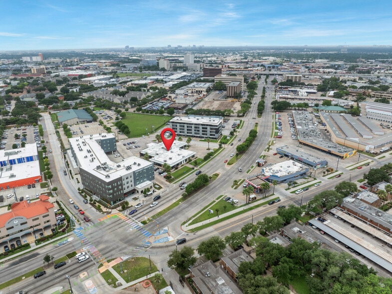 More Photos Of 6430 Hillcroft Ave, Houston Office For Sale