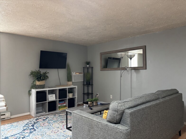 More Photos Of 206 W Main St, Mc Arthur Flex For Sale