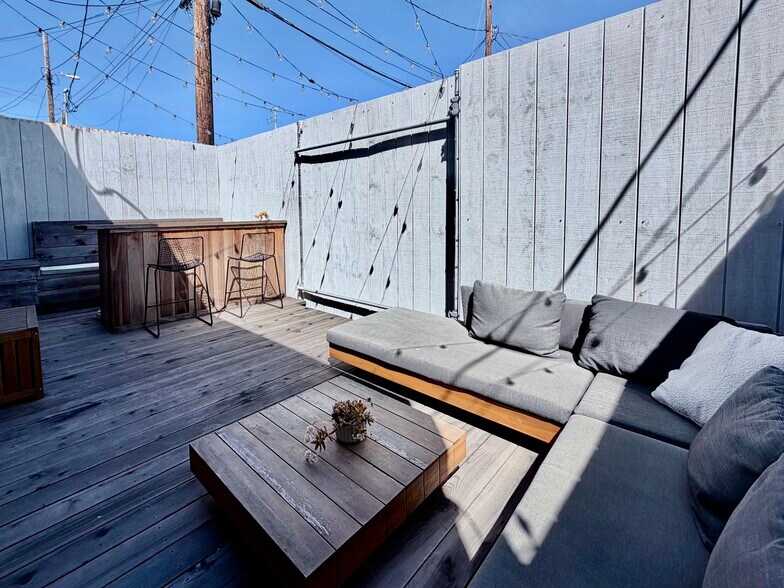 More Photos Of 720 Lincoln Blvd, Venice Office For Lease