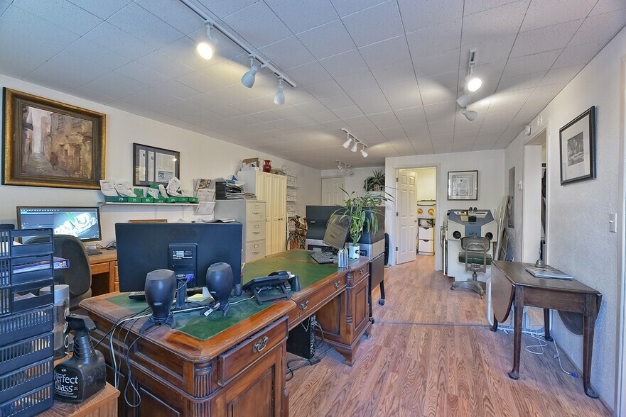 More Photos Of 993 Siskiyou Blvd, Ashland Office For Sale