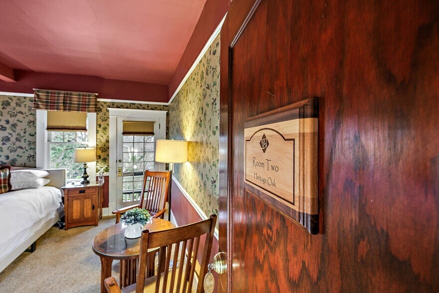 More Photos Of 455 N Oregon St, Jacksonville Hospitality For Sale