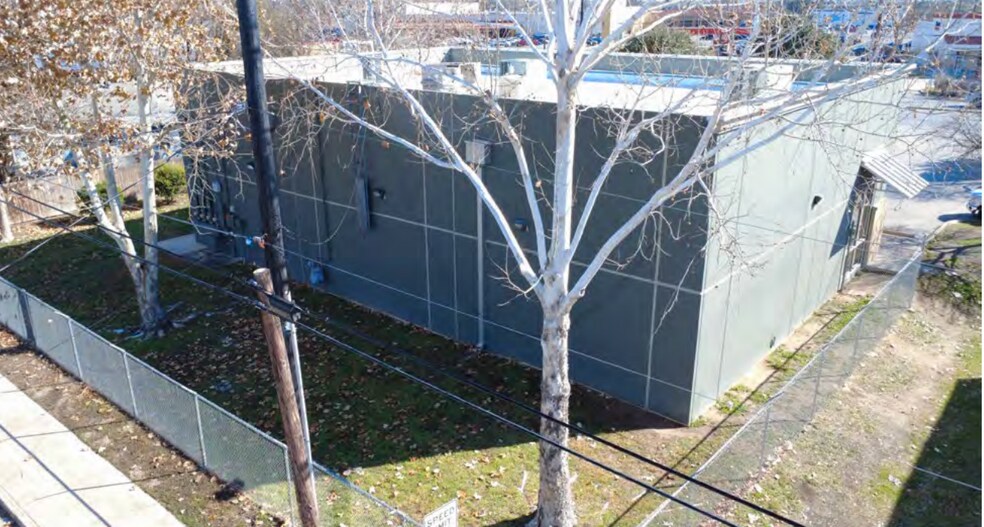 More Photos Of 941 S General McMullen Dr, San Antonio Storefront For Sale