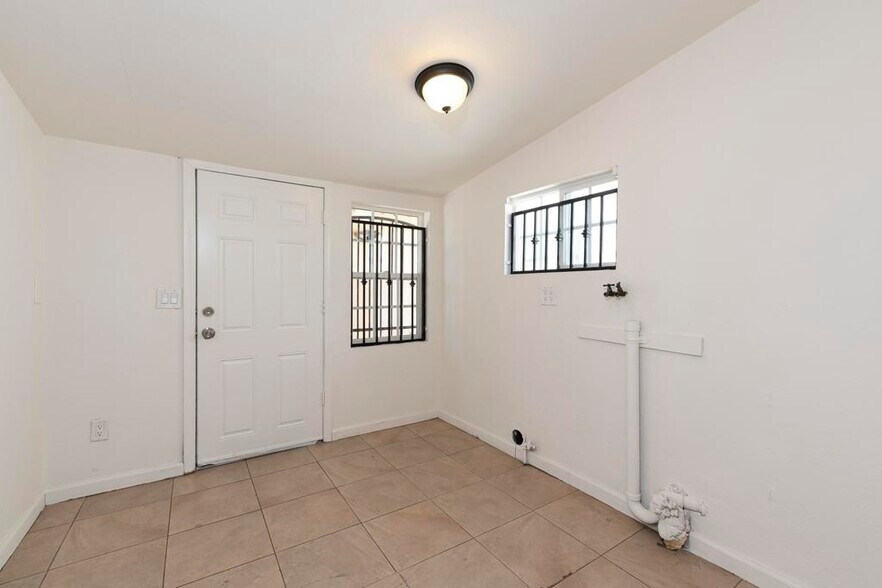More Photos Of 31 Fulton Ave, Pasadena Light Manufacturing For Sale