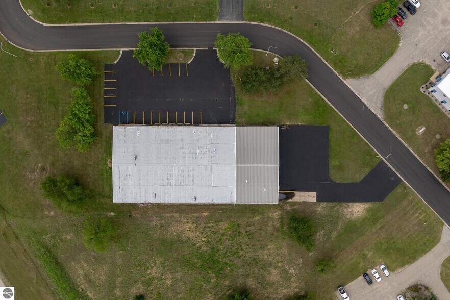 More Photos Of 910 Industrial Dr, Mount Pleasant Warehouse For Sale
