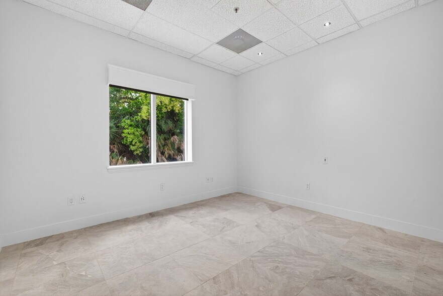 More Photos Of 3820 Via Del Rey, Bonita Springs Medical For Sale