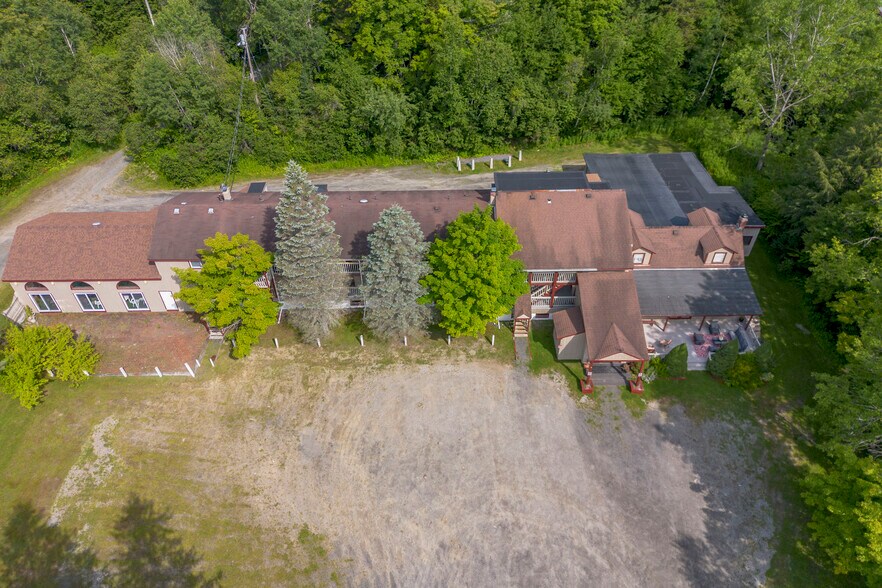 More Photos Of 6 Abroad Rd, West Dover Hotel For Sale