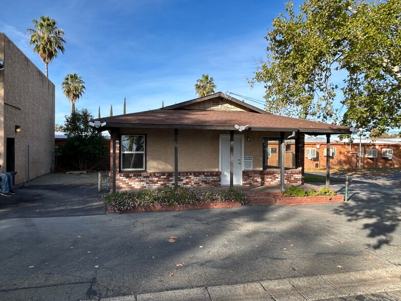 More Photos Of 4810 Westside Rd, Redding Flex For Lease