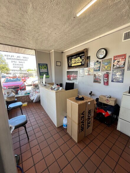 More Photos Of 613 E 200th St, Cleveland Auto Repair For Sale