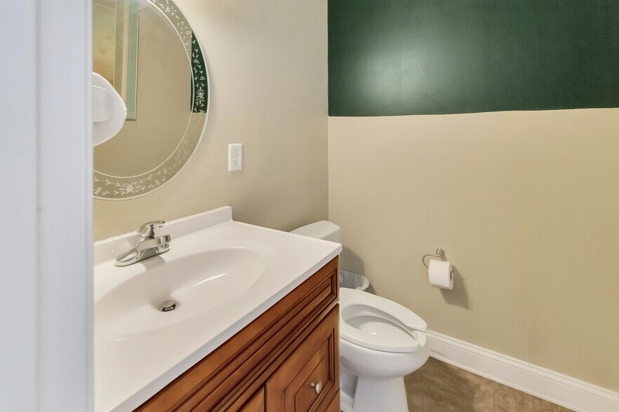 More Photos Of 121 SE Hernando Ave, Lake City Office For Sale